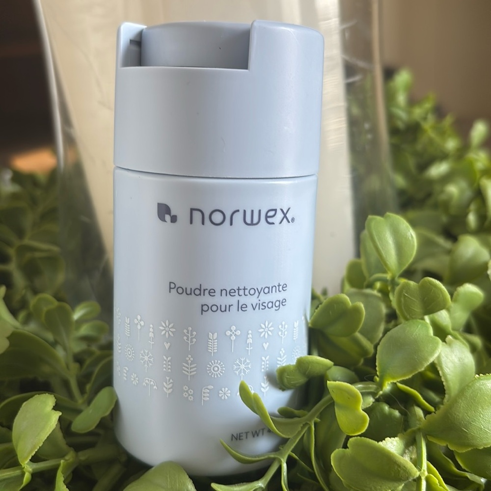 NWT Norwex Cleansing Facial Powder.  Great all natural cleanser.